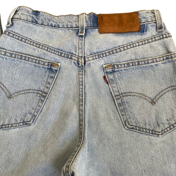 Lenny Upcycled Vintage Levi’s Jeans Light Wash Distressed Mom Jeans 90s Retro - Picture 7 of 16